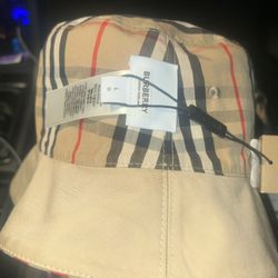 Burberry Buckethat