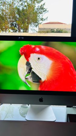 Apple iMac 21.5” Desktop Computer Bundle – Keyboard & Mouse Included
