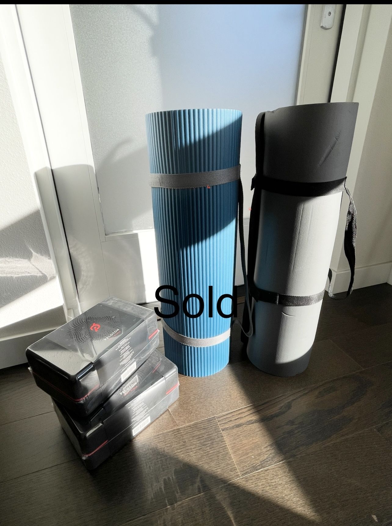 Gaiam Essentials Grey yoga mat (thick, extra length)