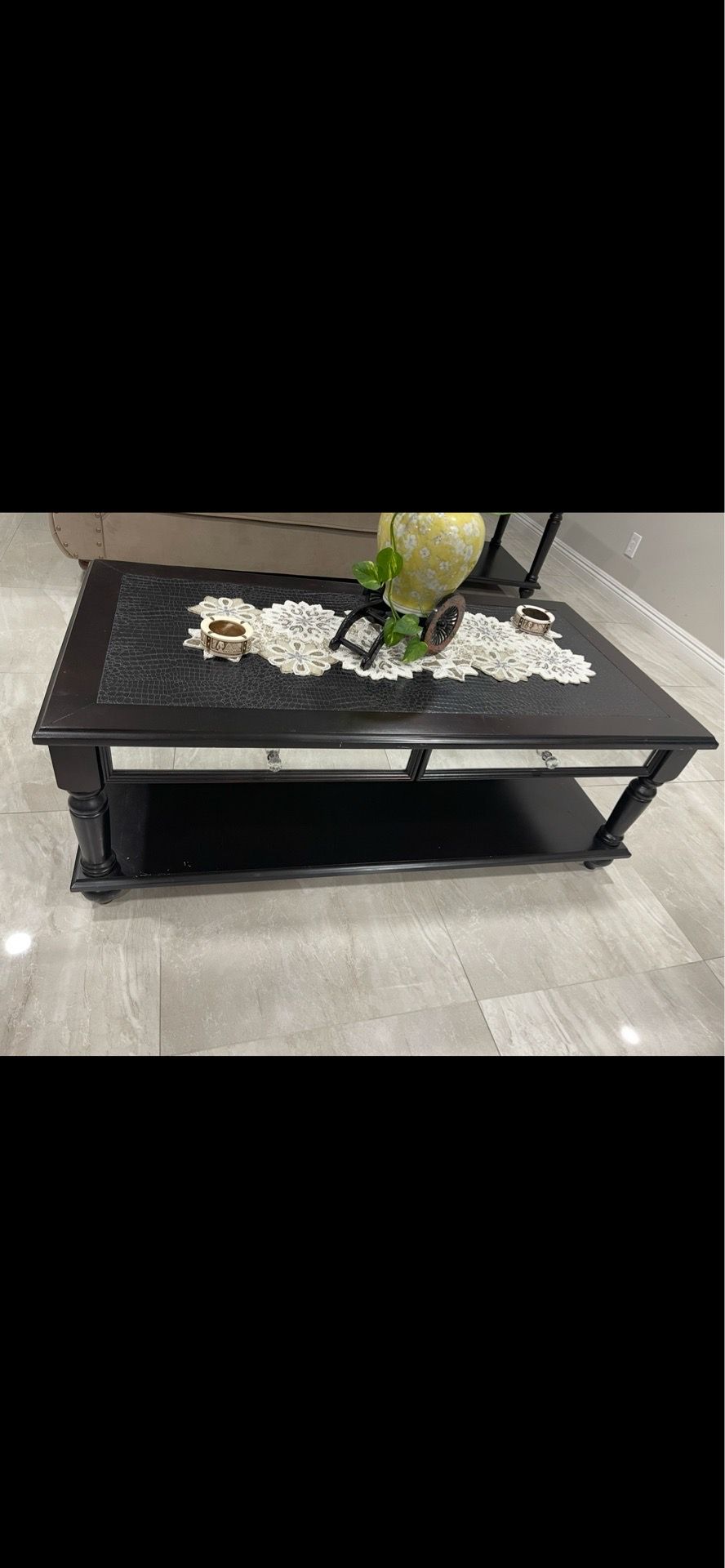 Coffee table with 2 end tables