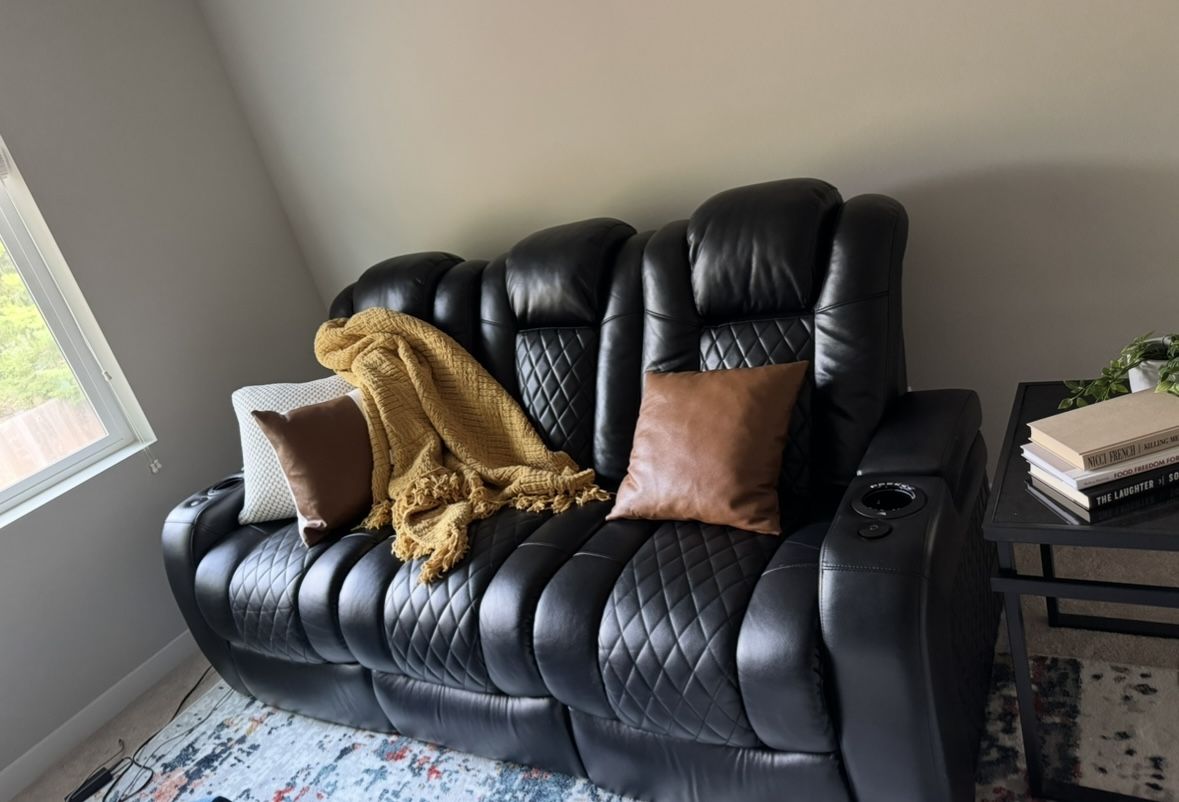 Black Leather Power Reclining Sofa – Excellent Condition