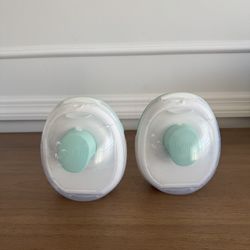 Willow Go Pump And 7 oz Breast Milk Containers 