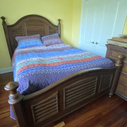 Solid wood queen bed 