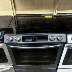 Samsung 30 inch Smart Slide-in Electric Range in Black Stainless Steel 