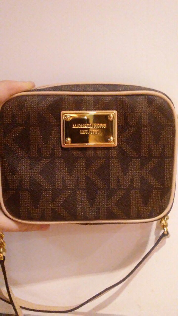 Michael Kors Red Purse Crossbody for Sale in Rancho Cucamonga, CA - OfferUp