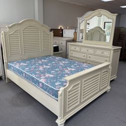 Queen bedroom set (FREE 24H DELIVERY AND SETUP)