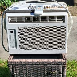Vissani 5,000 BTU 115-Volt Window Air Conditioner for 150 sq. ft.   75 OBO 