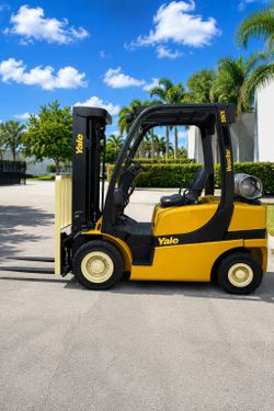 2015 Yale Yale Veracitor 50VX forklift in good working condition and just repainted.