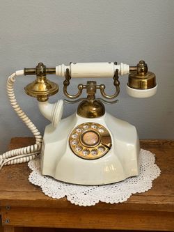 Vintage Hollywood Regency Style Telephone