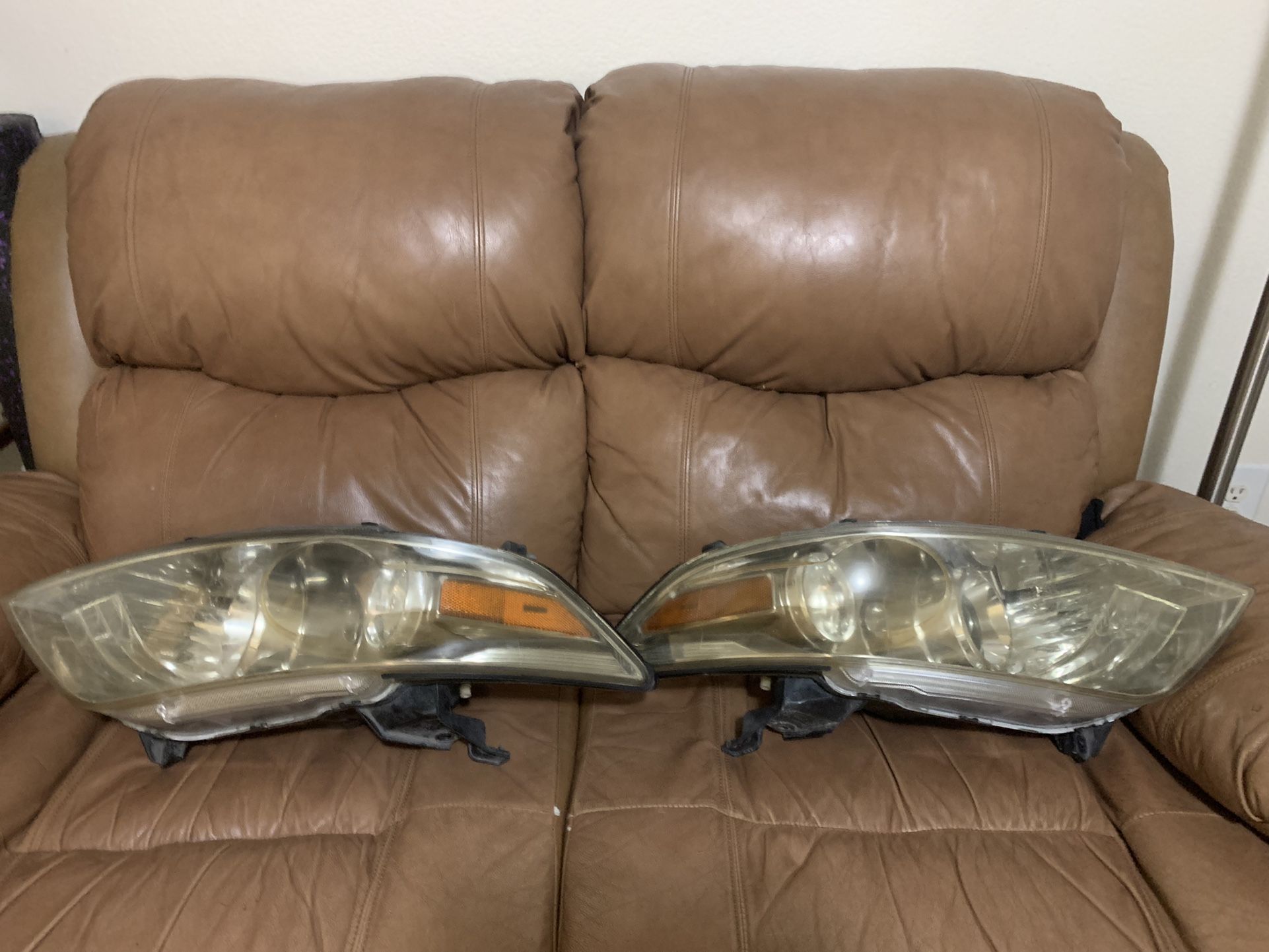 2 Headlights Infinity 2012