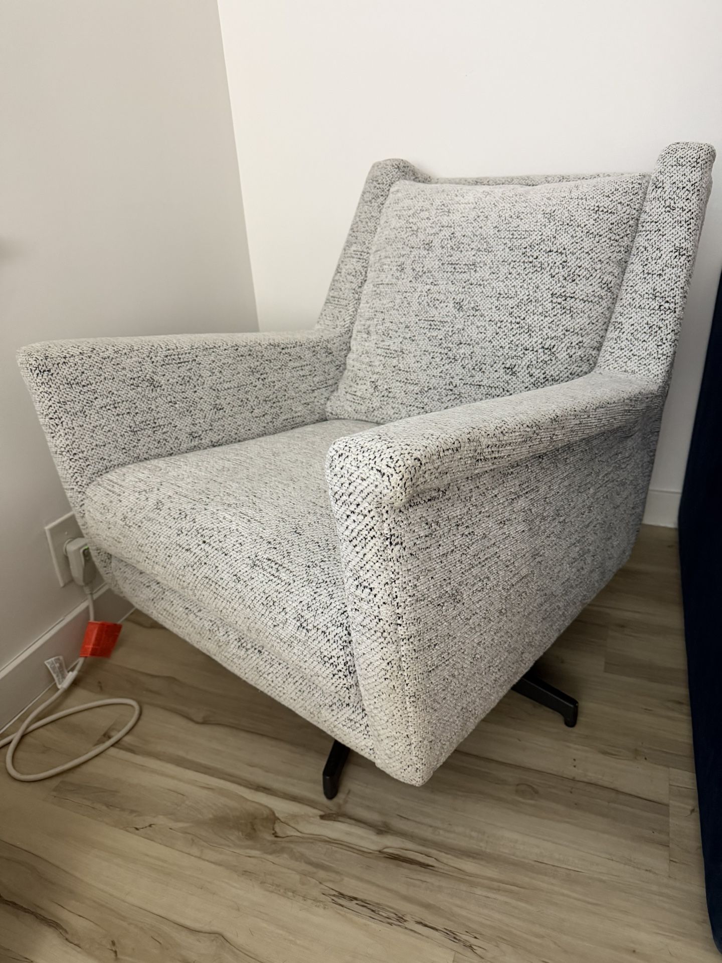 West elm Carlo Swivel Chair