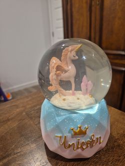 Self swirling unicorn snow globe