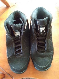 FILA BLACK/GREY DLS FOAM SIZE 7 SHOES $30 OR BEST OFFER