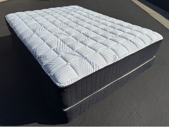 Full Royal Bamboo Supreme Mattress and Boxspring!