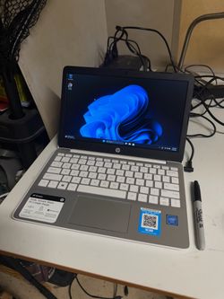 ⭐️  Windows 11 Home HP Laptop with Charger