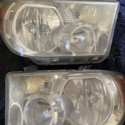 Toyota tundra 07 Headlights 