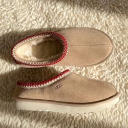 UGG Tasman Sand/Dark Cherry Women's Size 