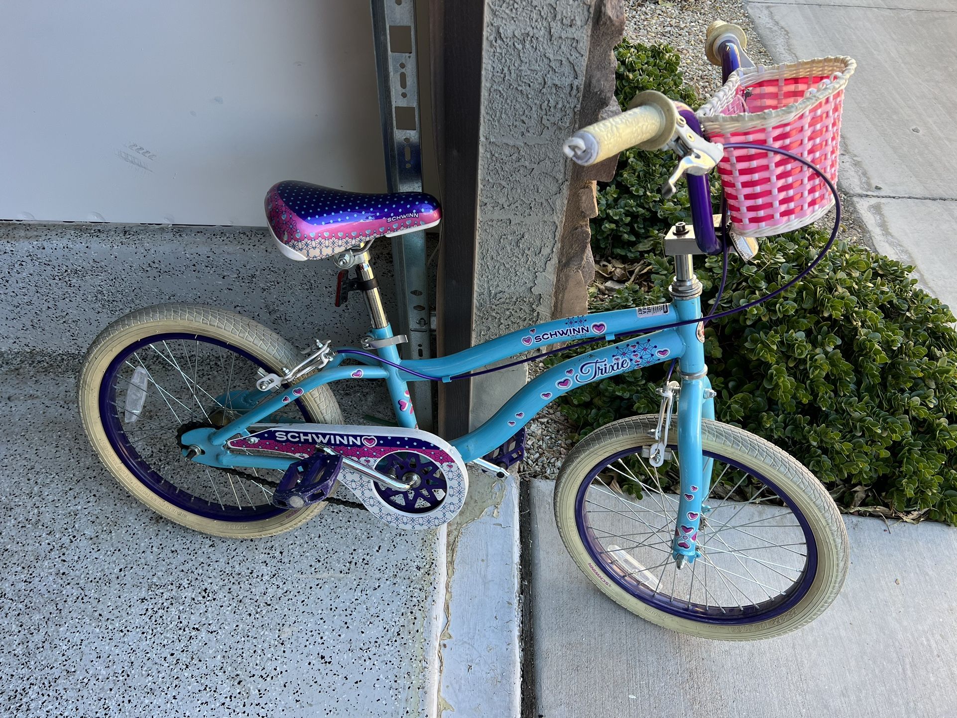 Girls 18in Schwinn Trixie Bike