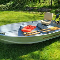 10' Aluminum Gamefisher Boat With 30lb Thrust MinnKota Electric Motor 