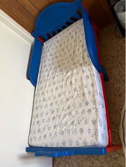 Toddler Bed with Mattress – Great Condition, Ready to Use