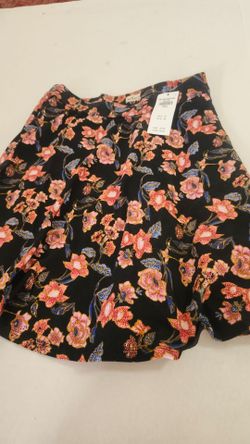 N. Peoria Brand New Hollister skirt junior small Description Has Pickup Location Options