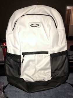 Almost new Oakley bag pack Oakley rebel