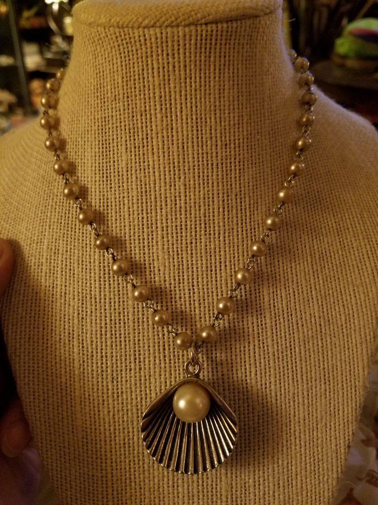 Costume jewelry necklace