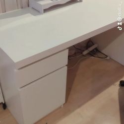 White Desk 