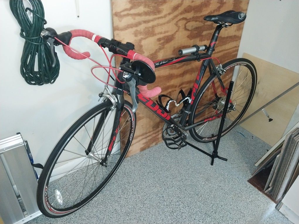 fuji roubaix 2.0 road bike
