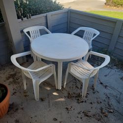 Outdoor Table And Chairs 