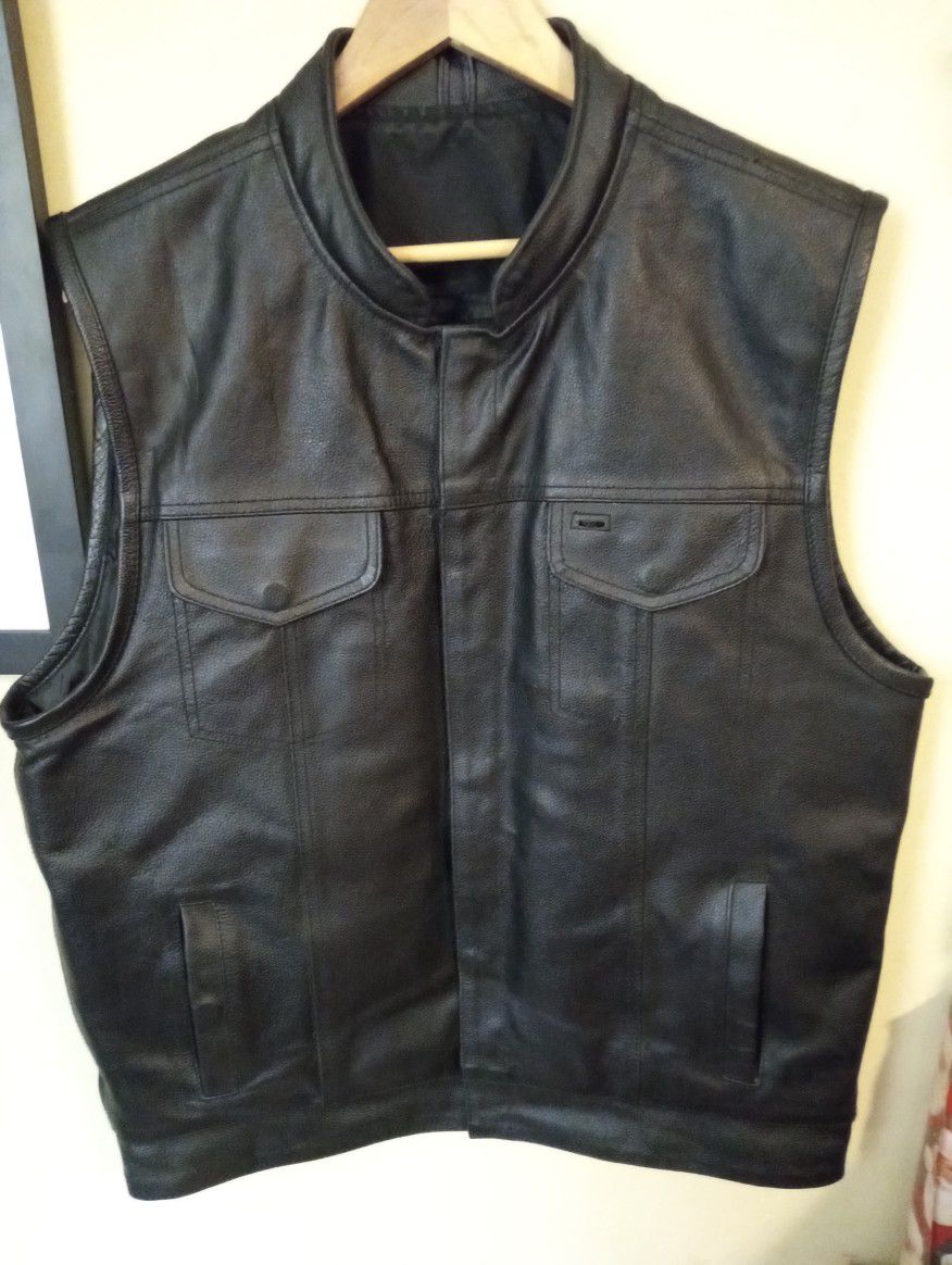 🔥 ONLY $60!! EXX NEW WITHOUT TAGS COND LG BLK LEATHER MOTORCYCLE VEST WITH 2 LARGE INTERIOR GUN POCKETS! OFFERS? 🔥