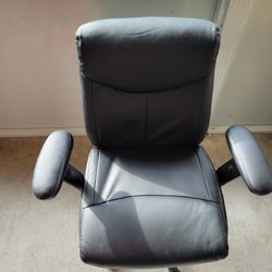 Office Chair With Adjustable Height And Arm Rest. YES IT'S AVAILABLE 