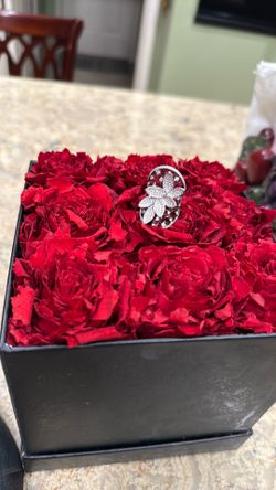 Woman drink diamond with 18 K gold stamped eight 8 grams