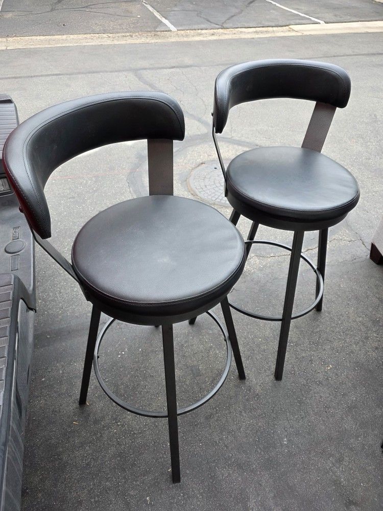 2 Bar Stools