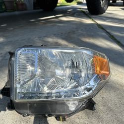 2014 OEM Toyota Tundra Headlights – Great Condition!