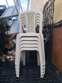 White Plastic Stackable Outdoor Chairs – Set of 5