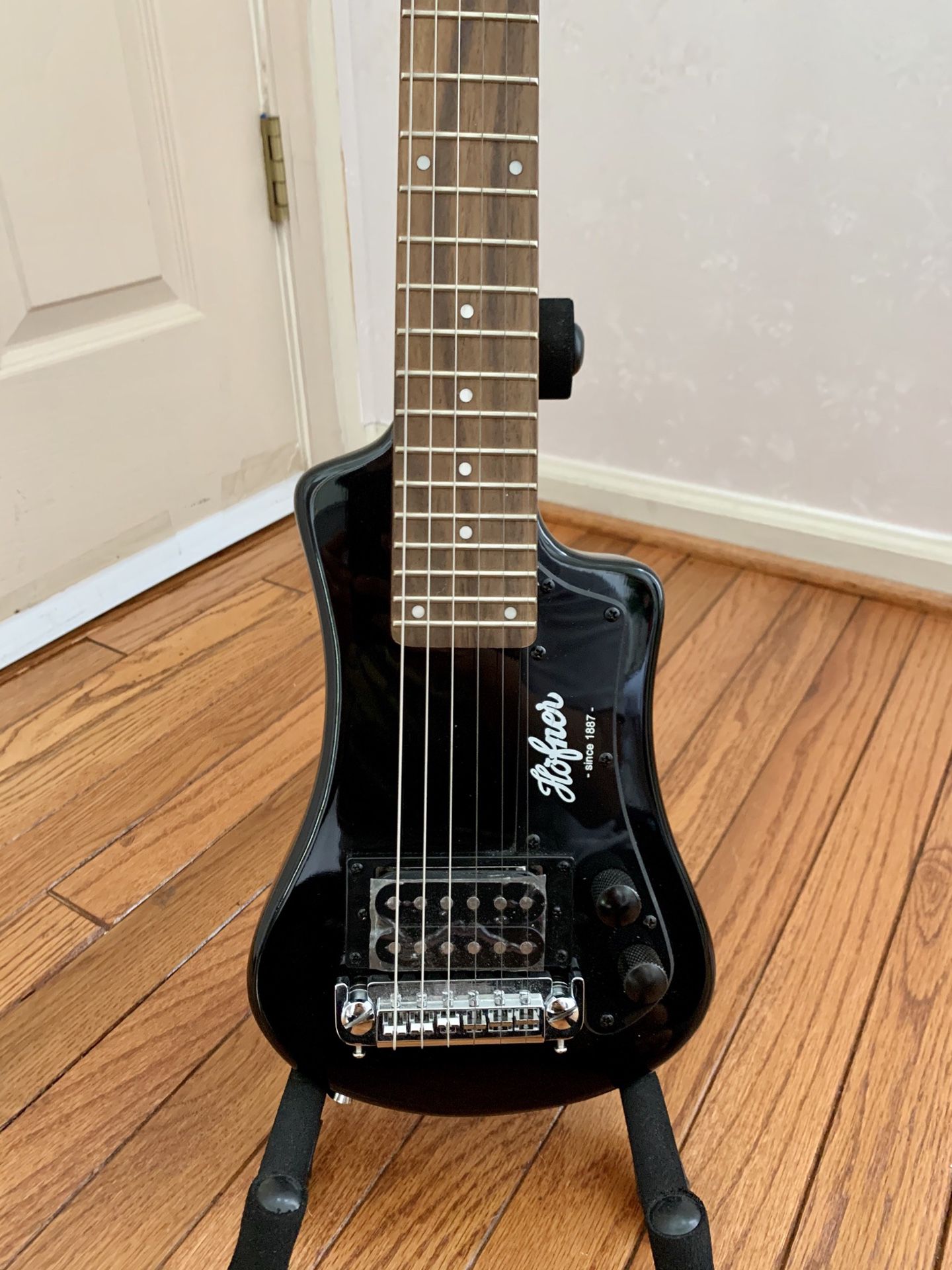 Hofner Shorty Electric Travel Guitar (Black)