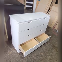 Eight drawers dresser with rails
