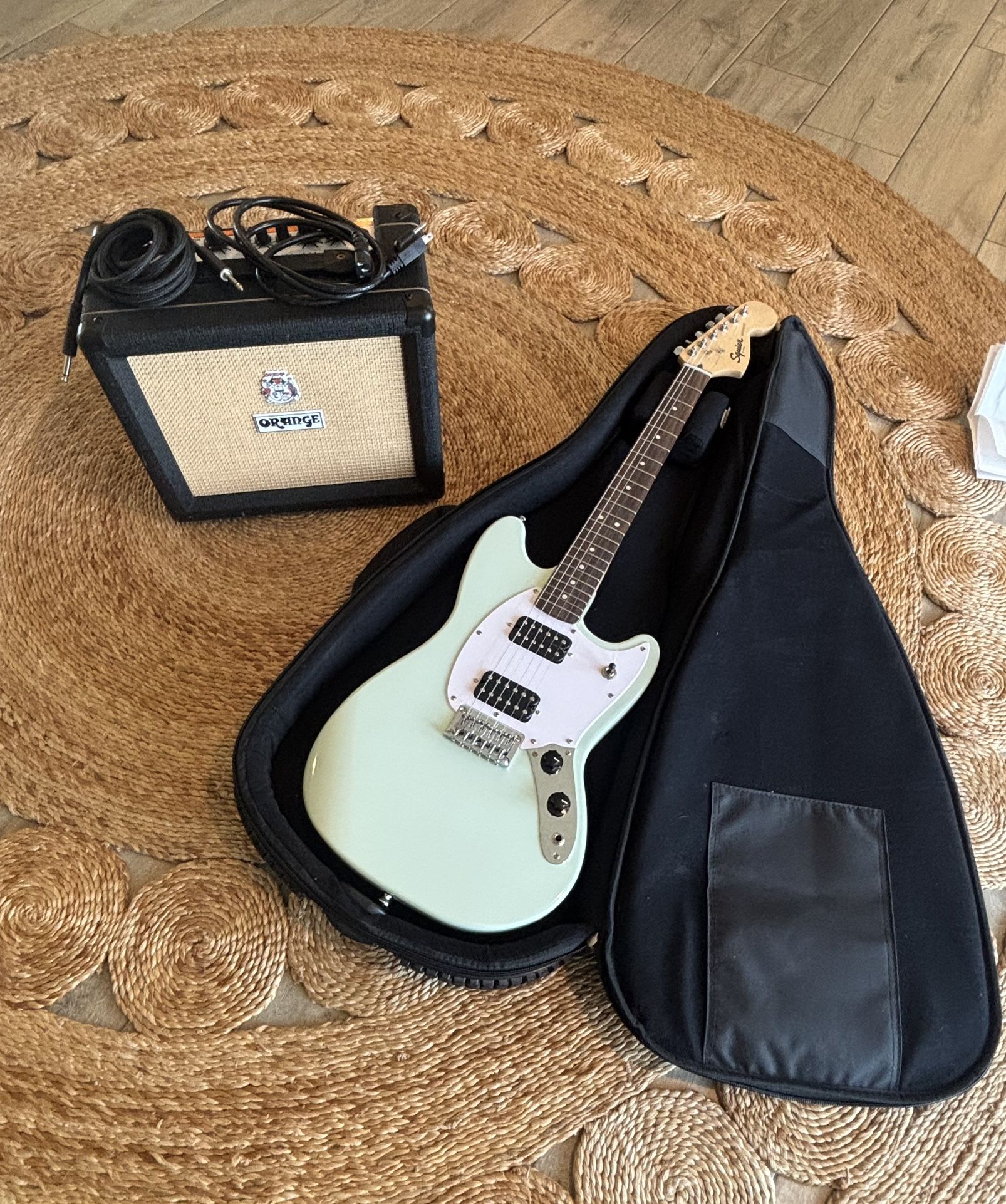 Fender squire Bullet Guitar/Orange Amp/Fender Gig Bag/cable