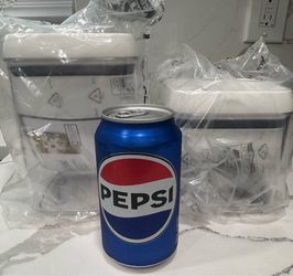 New Food storage containers OXO,see description for details.only msg for pick up