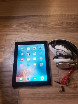 Ipad 2 12GB Black WIFI and Beats By Dr Dre Studio  Wired.
