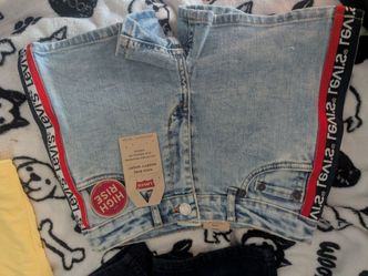 Brand new girl Levi's shorts size 10