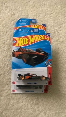 Hotwheels 2025 Case N Track Aces Formula E Gen3 Black/orange McLaren Team