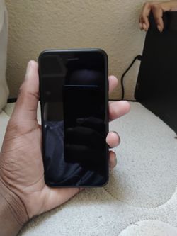 Selling iPhone 7 for 50$ pick up only I accept cash or cash app
