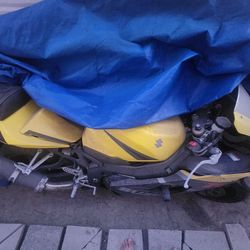 2004 GSX R750 SOLD AS IS 