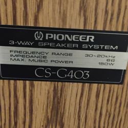 2 Pioneer Speakers Read Discription