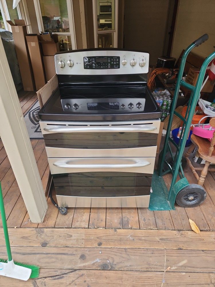 GE Electric Dual Oven.        $500