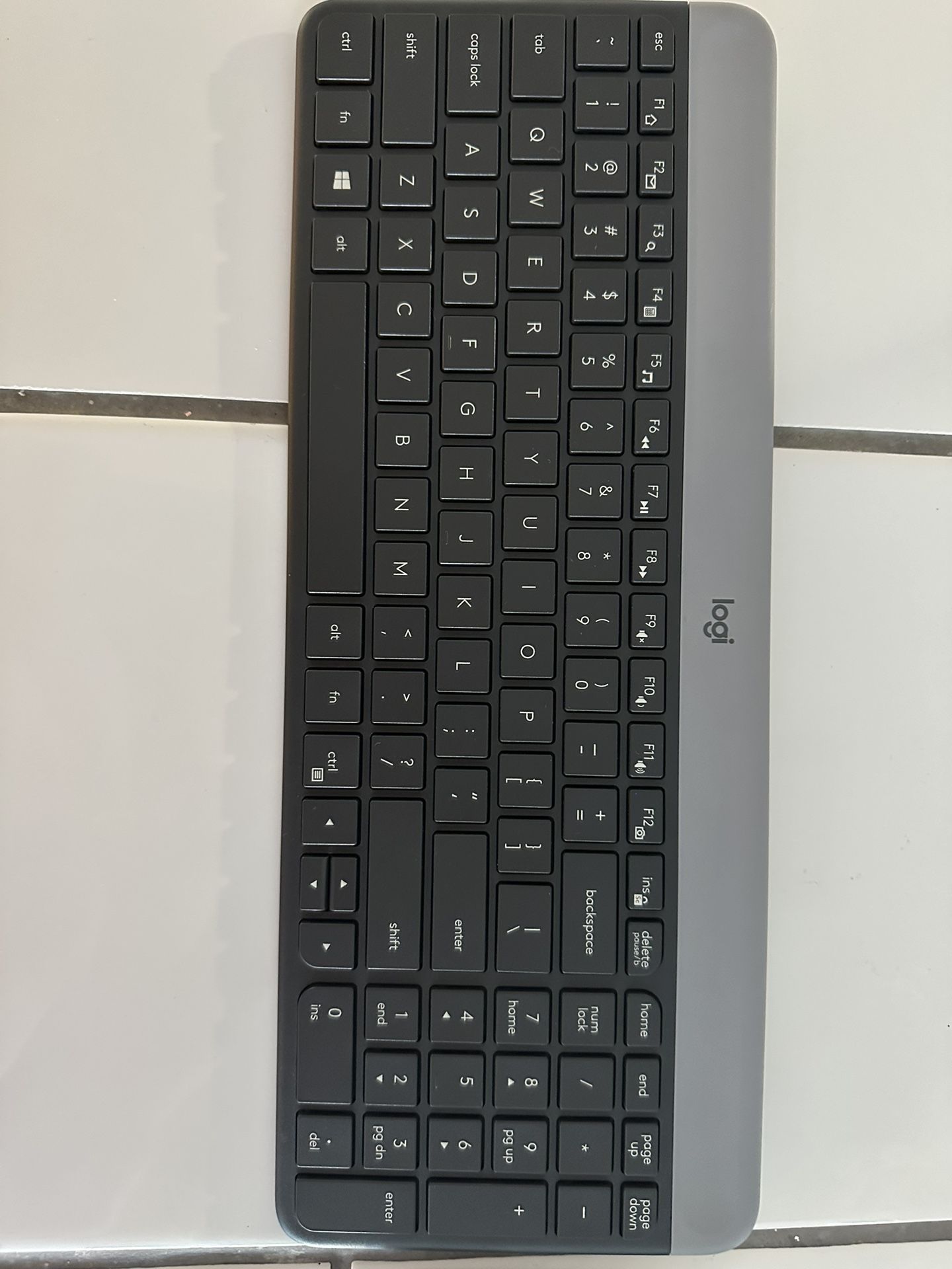 Logi Witeless Keyboard And Mouse