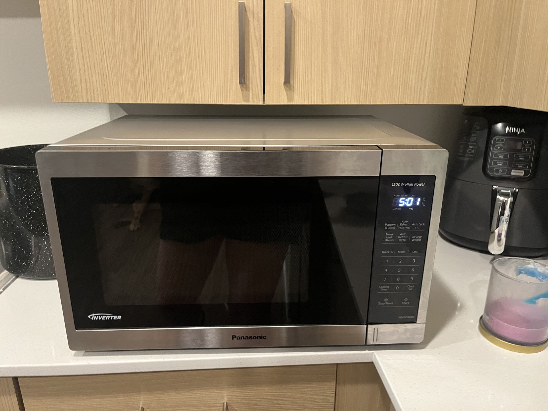 1200 W 1.3 ft.³ stain stainless steel Panasonic countertop microwave