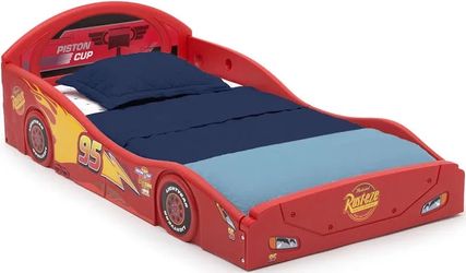 Lighting McQueen toddler bed and mattress
